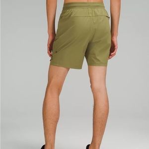 Lululemon Logo License to Train Lycra Stretch Quick-Dry Sweat-Wick Shorts 7” NWT